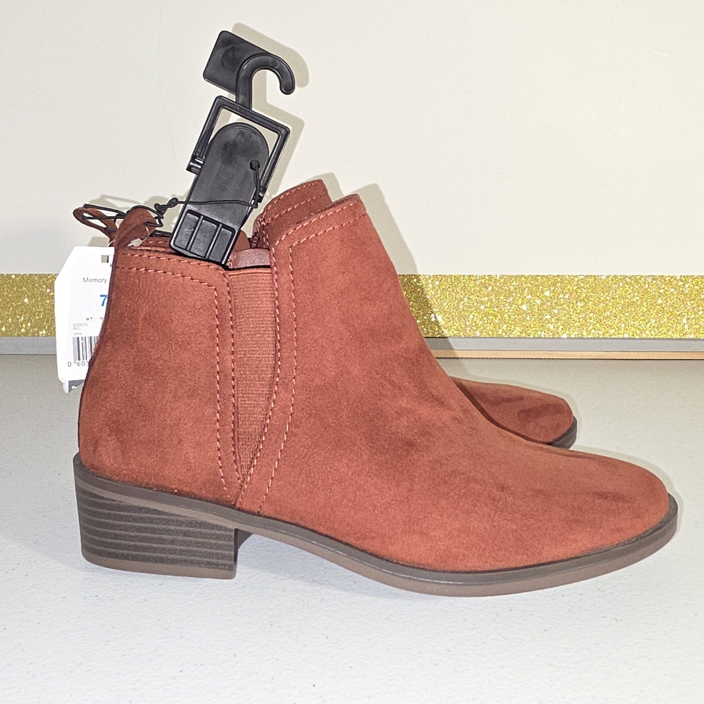 Time and Tru Women's Rust Ankle Booties - Picture 3 of 16